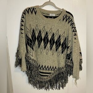 WOMEN’S LONG SLEEVES PULLOVER COLORBLOCK PRINTED PONCHO, M/L